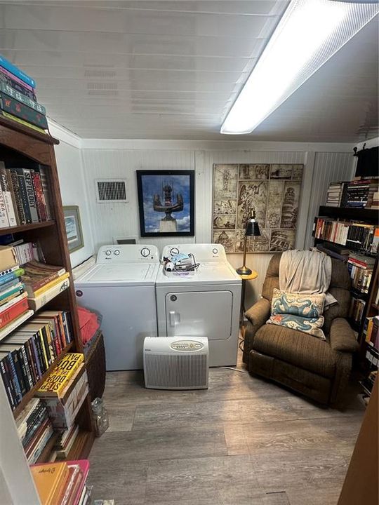 For Sale: $152,000 (1 beds, 1 baths, 752 Square Feet)