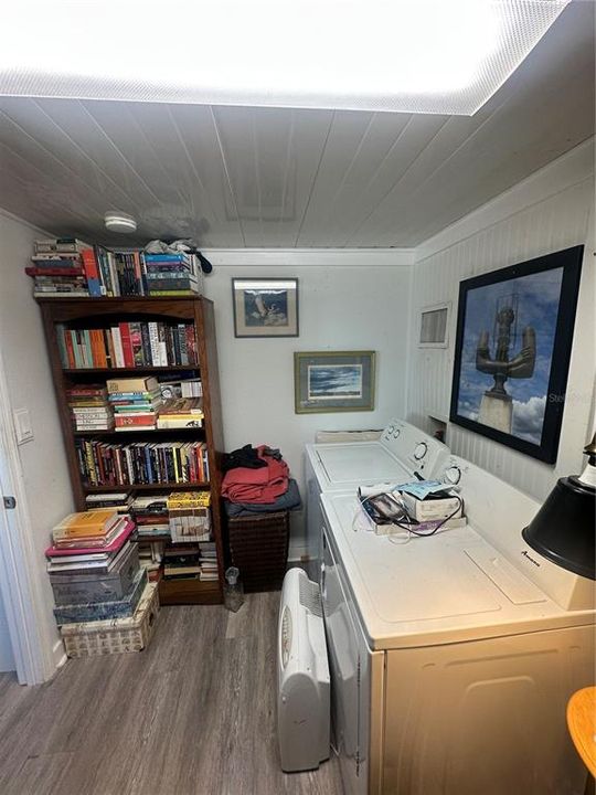 For Sale: $152,000 (1 beds, 1 baths, 752 Square Feet)