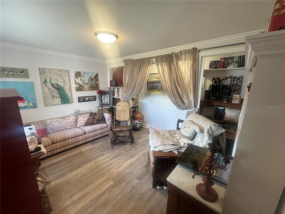 For Sale: $152,000 (1 beds, 1 baths, 752 Square Feet)