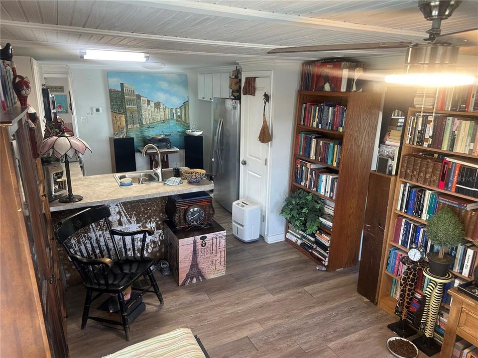 For Sale: $152,000 (1 beds, 1 baths, 752 Square Feet)