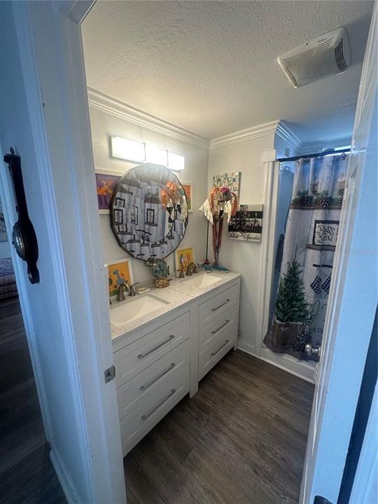 For Sale: $152,000 (1 beds, 1 baths, 752 Square Feet)