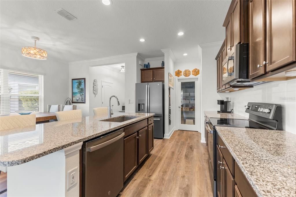 На продажу: $629,000 (4 спален, 2 ванн, 2466 Квадратных фут)