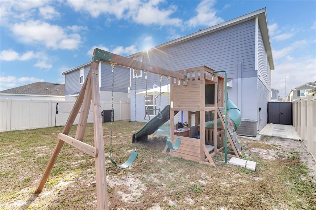 En Venta: $310,000 (4 camas, 2 baños, 1933 Pies cuadrados)