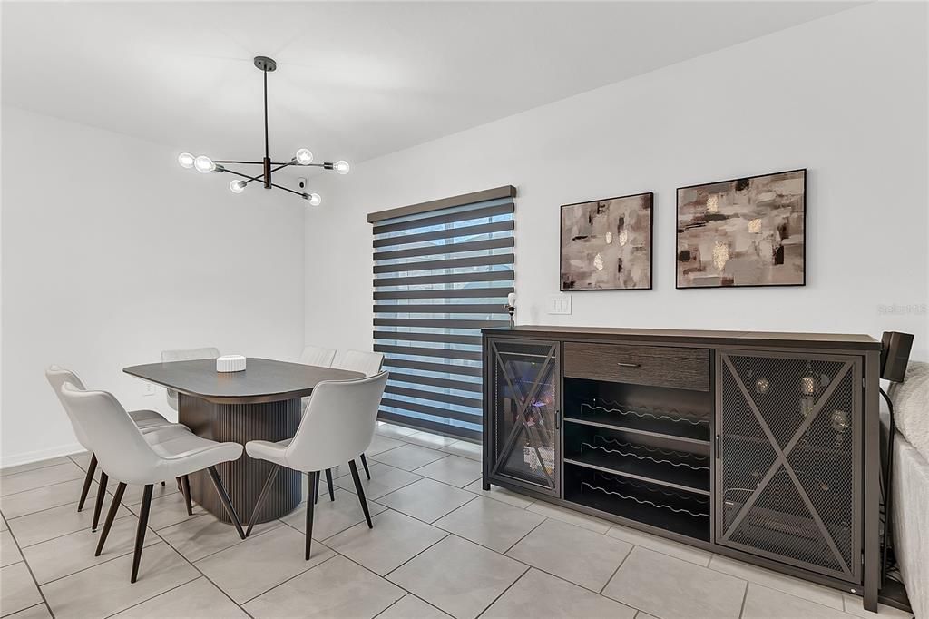 En Venta: $310,000 (4 camas, 2 baños, 1933 Pies cuadrados)