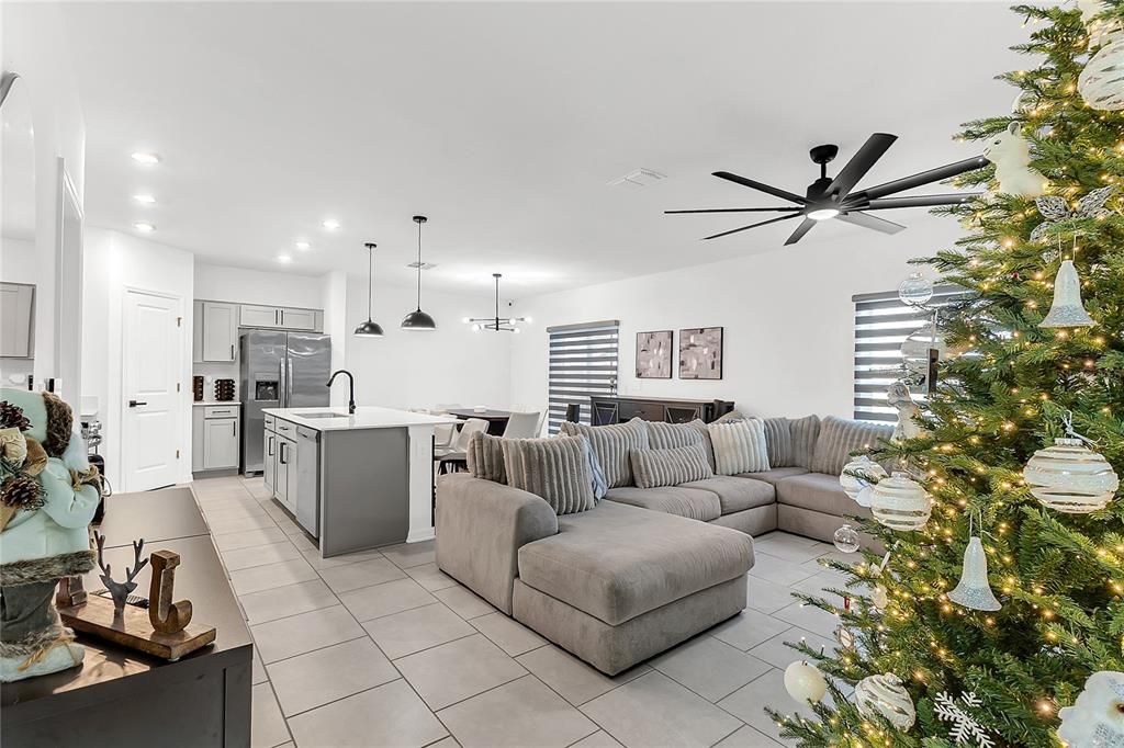 En Venta: $310,000 (4 camas, 2 baños, 1933 Pies cuadrados)