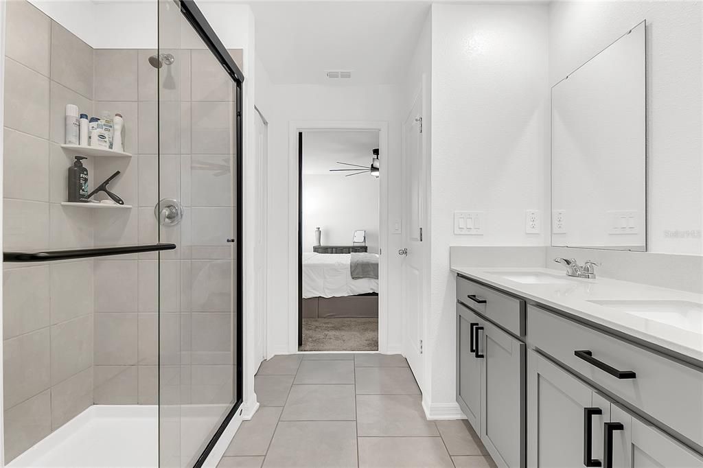 En Venta: $310,000 (4 camas, 2 baños, 1933 Pies cuadrados)