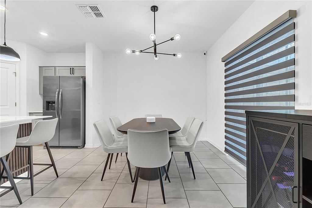 En Venta: $310,000 (4 camas, 2 baños, 1933 Pies cuadrados)