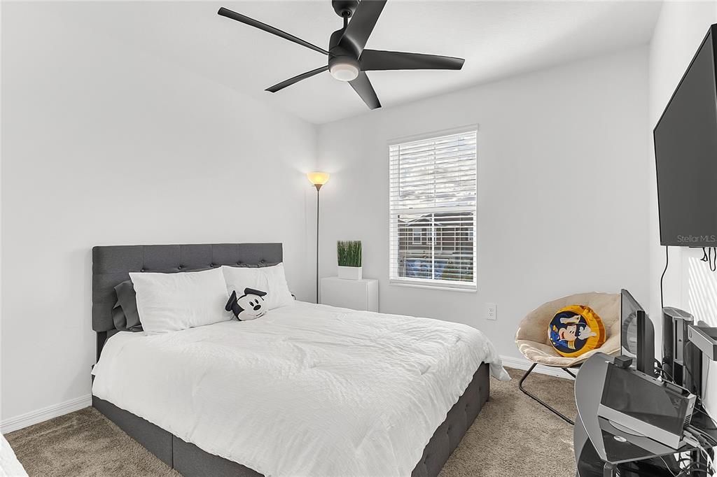 En Venta: $310,000 (4 camas, 2 baños, 1933 Pies cuadrados)