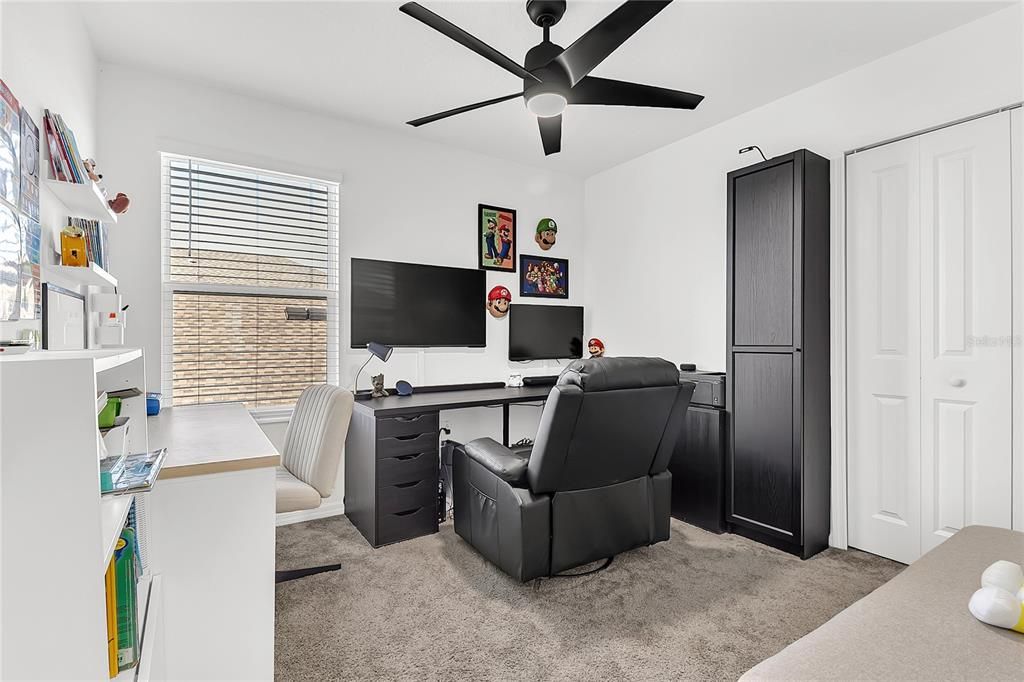 En Venta: $310,000 (4 camas, 2 baños, 1933 Pies cuadrados)