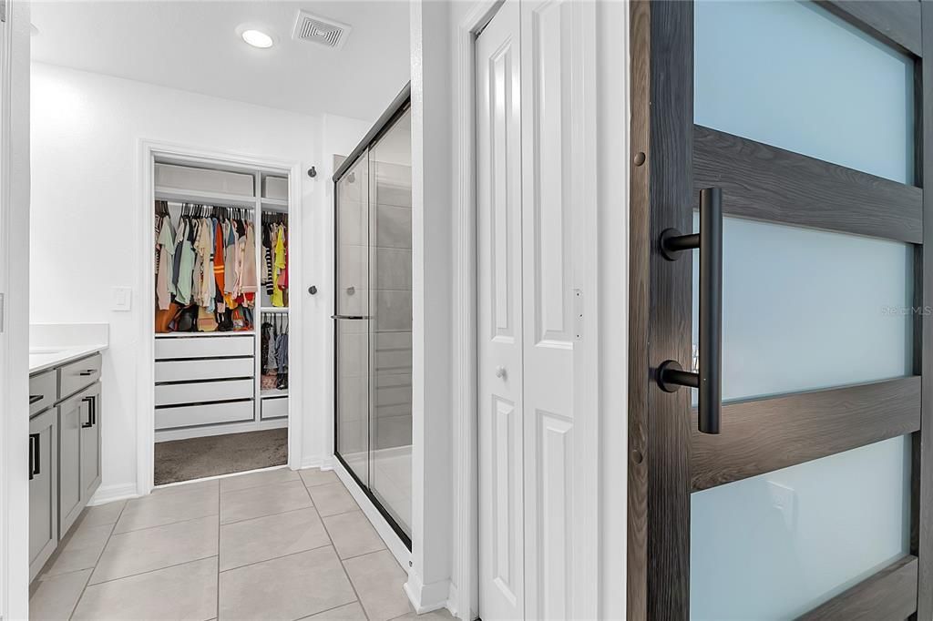 En Venta: $310,000 (4 camas, 2 baños, 1933 Pies cuadrados)