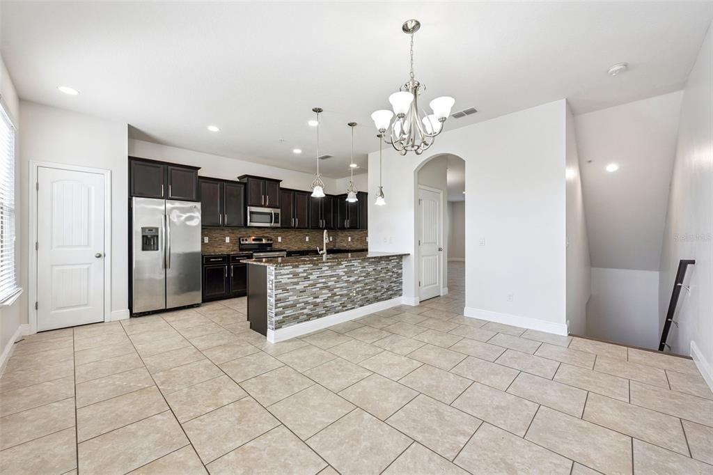 En Venta: $410,000 (3 camas, 2 baños, 2288 Pies cuadrados)