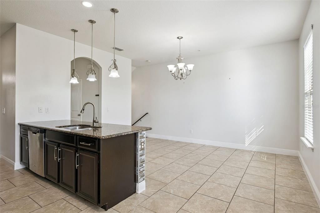 En Venta: $410,000 (3 camas, 2 baños, 2288 Pies cuadrados)