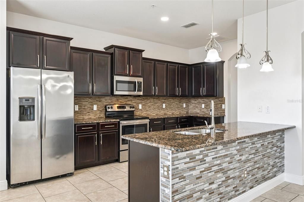 En Venta: $410,000 (3 camas, 2 baños, 2288 Pies cuadrados)