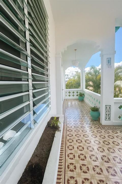 For Sale: $380,000 (4 beds, 2 baths, 1525 Square Feet)