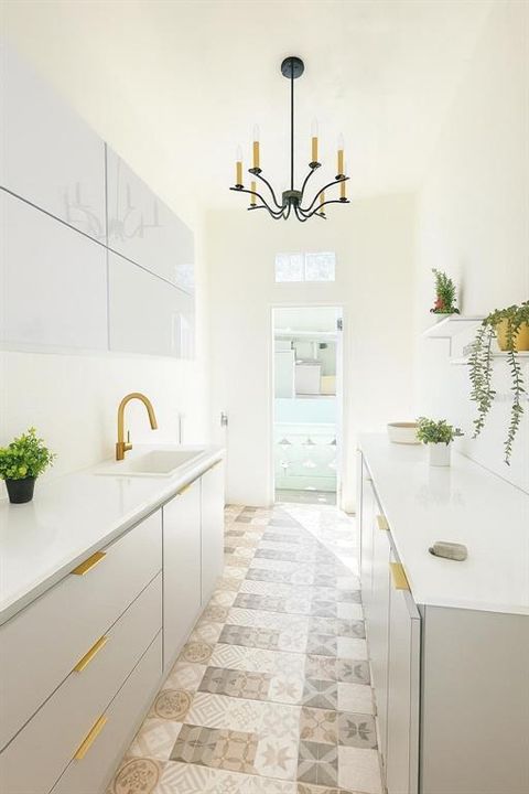 For Sale: $380,000 (4 beds, 2 baths, 1525 Square Feet)