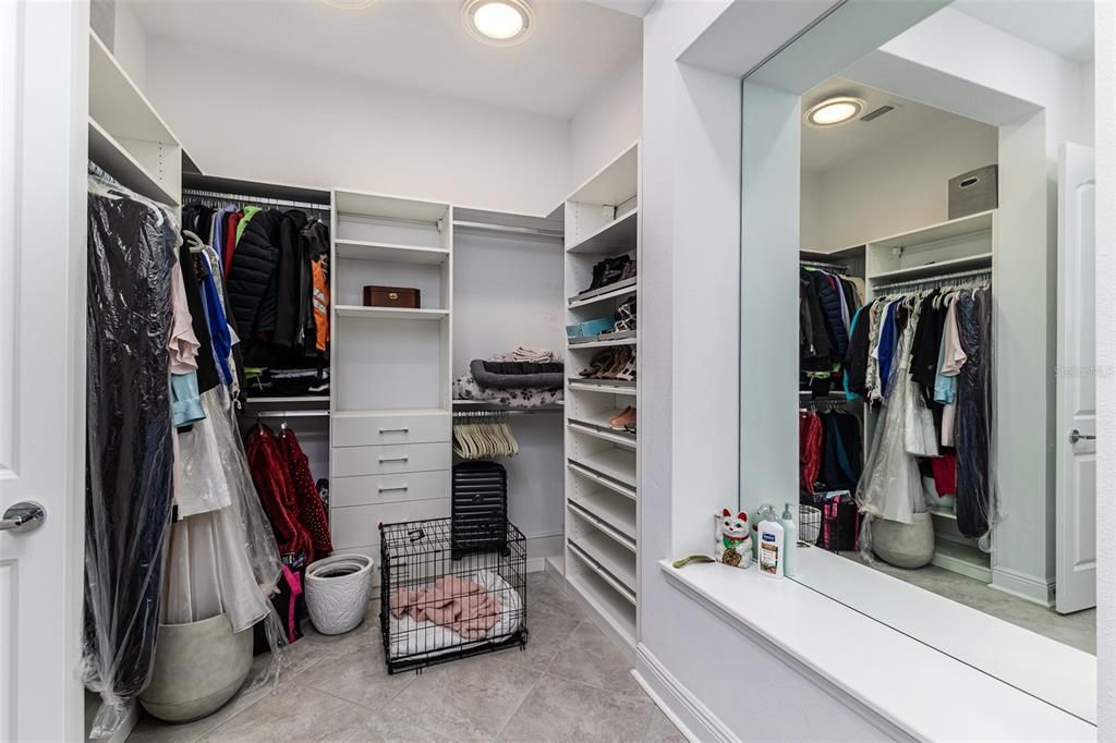 En Venta: $780,000 (4 camas, 3 baños, 2615 Pies cuadrados)