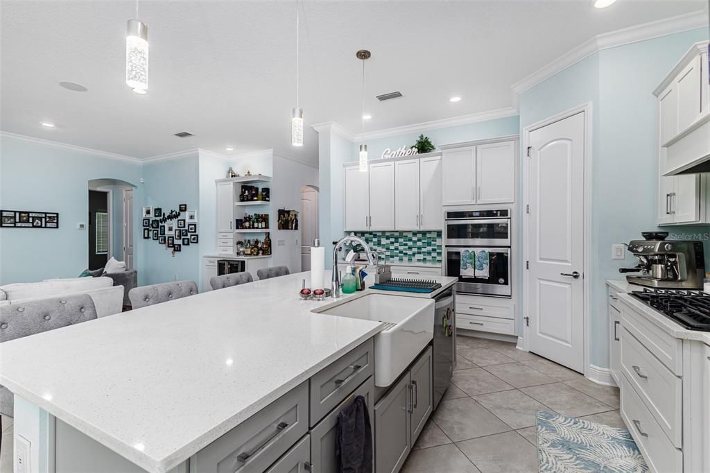 En Venta: $780,000 (4 camas, 3 baños, 2615 Pies cuadrados)