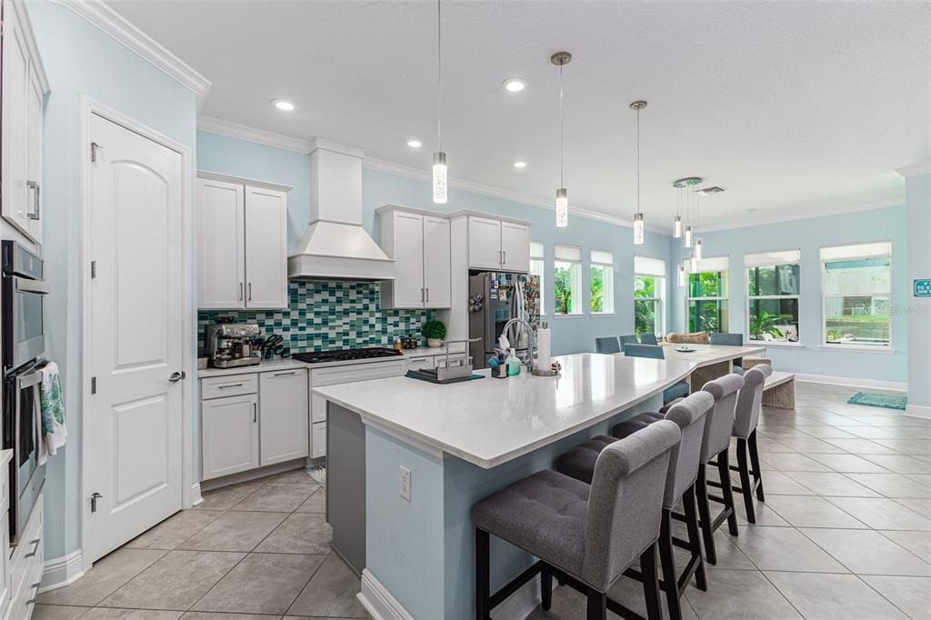 En Venta: $780,000 (4 camas, 3 baños, 2615 Pies cuadrados)