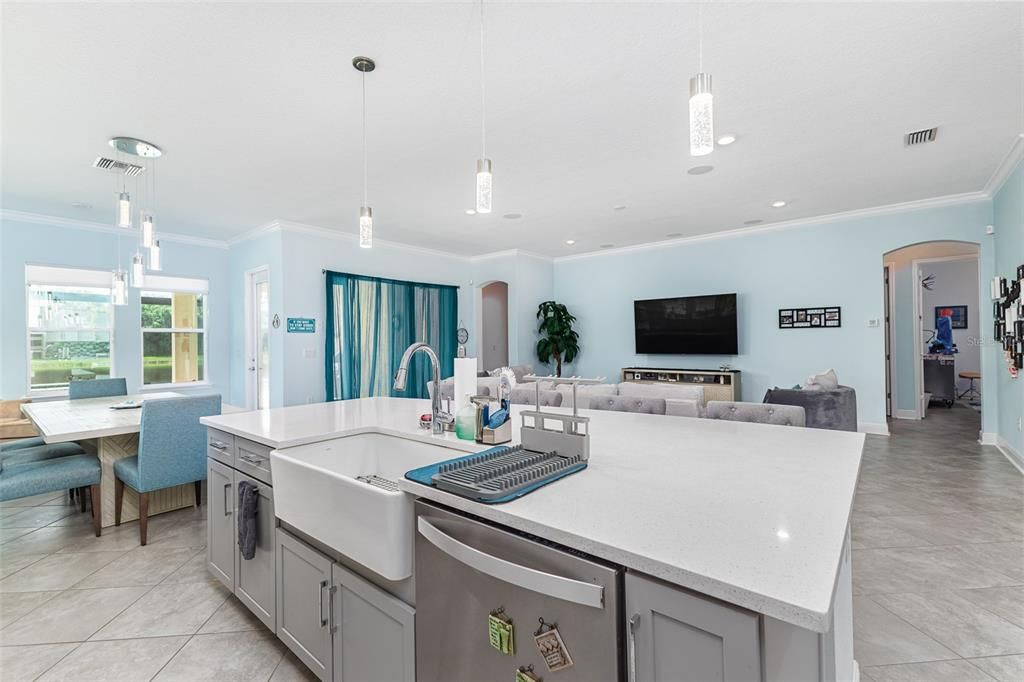 En Venta: $780,000 (4 camas, 3 baños, 2615 Pies cuadrados)