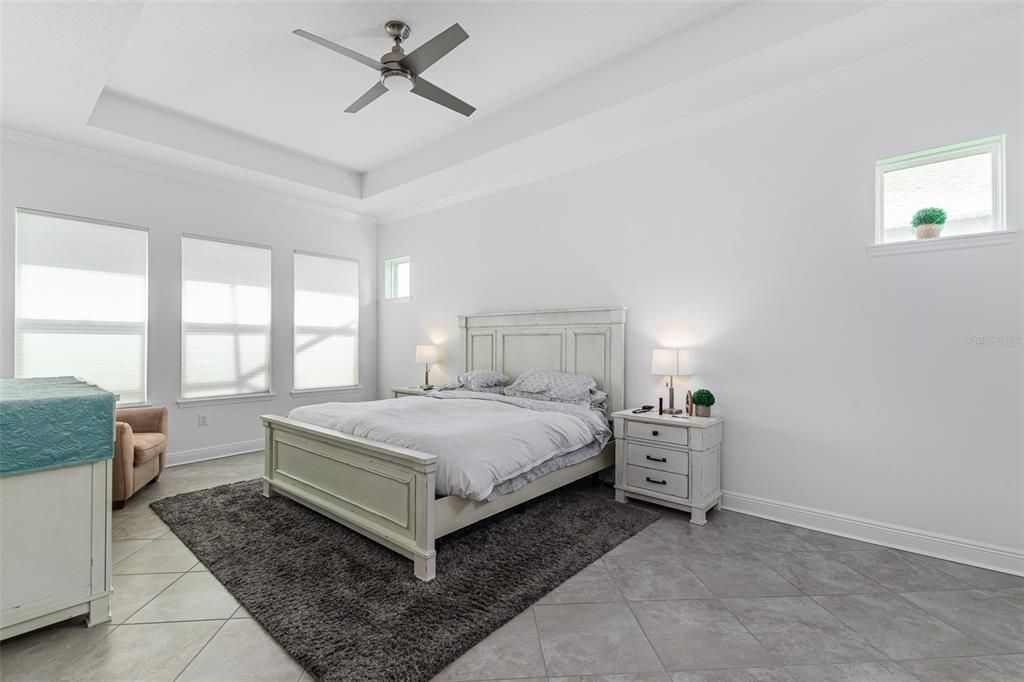 En Venta: $780,000 (4 camas, 3 baños, 2615 Pies cuadrados)