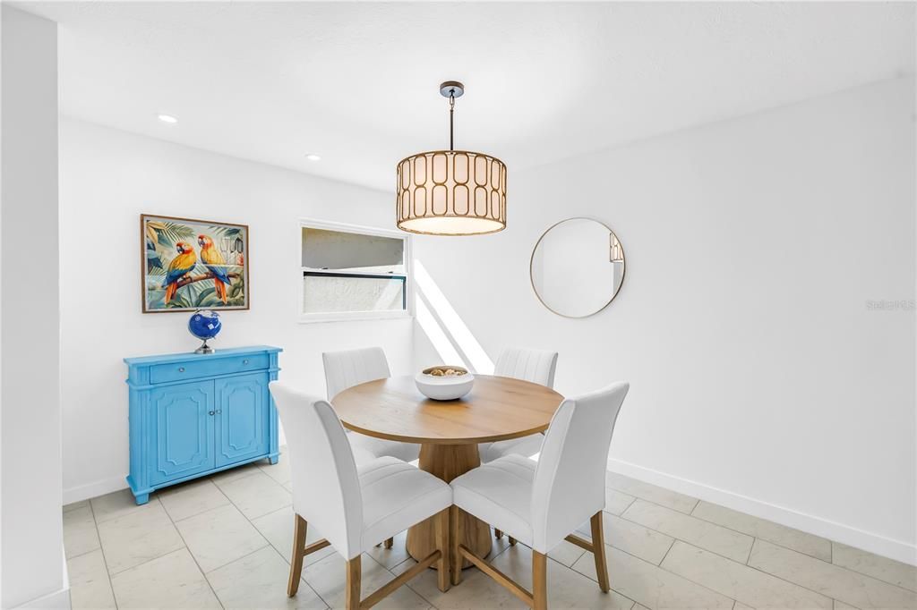 出租: $3,850 (2 贝兹, 2 浴室, 1160 平方英尺)