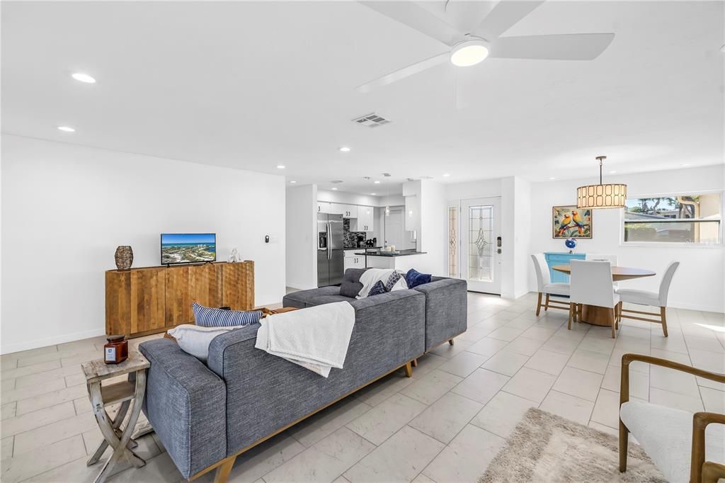 出租: $3,850 (2 贝兹, 2 浴室, 1160 平方英尺)