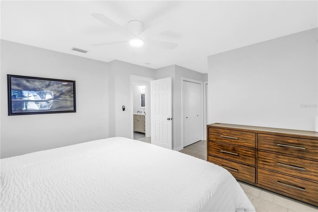 出租: $3,850 (2 贝兹, 2 浴室, 1160 平方英尺)