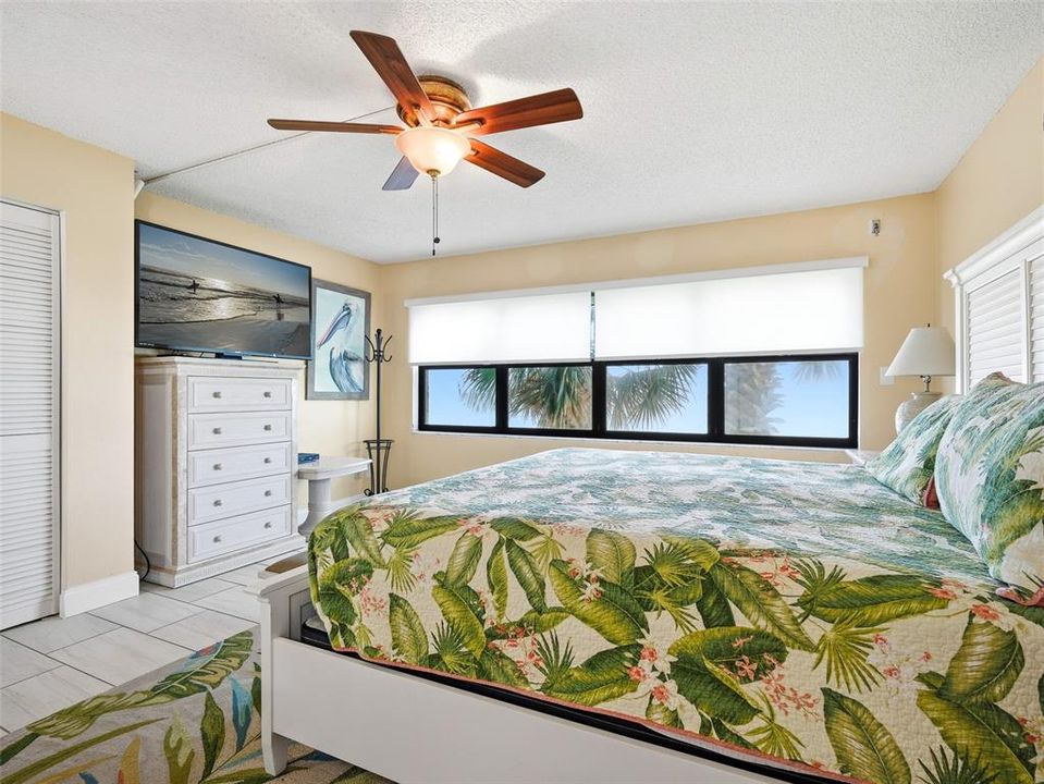 For Sale: $1,050,000 (3 beds, 3 baths, 1555 Square Feet)