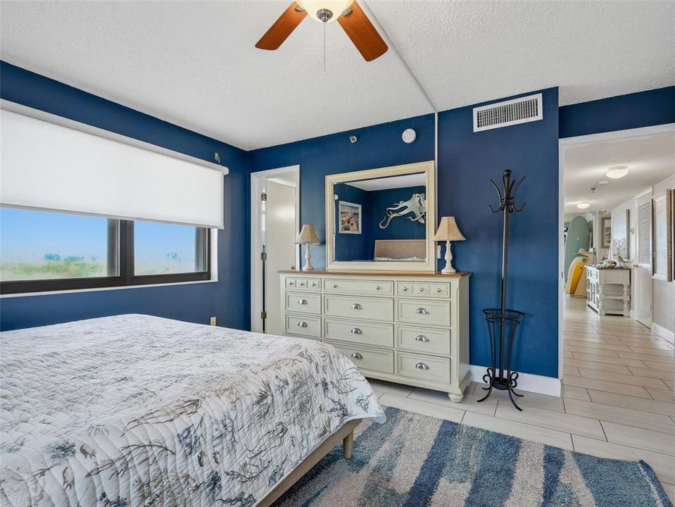 For Sale: $1,050,000 (3 beds, 3 baths, 1555 Square Feet)