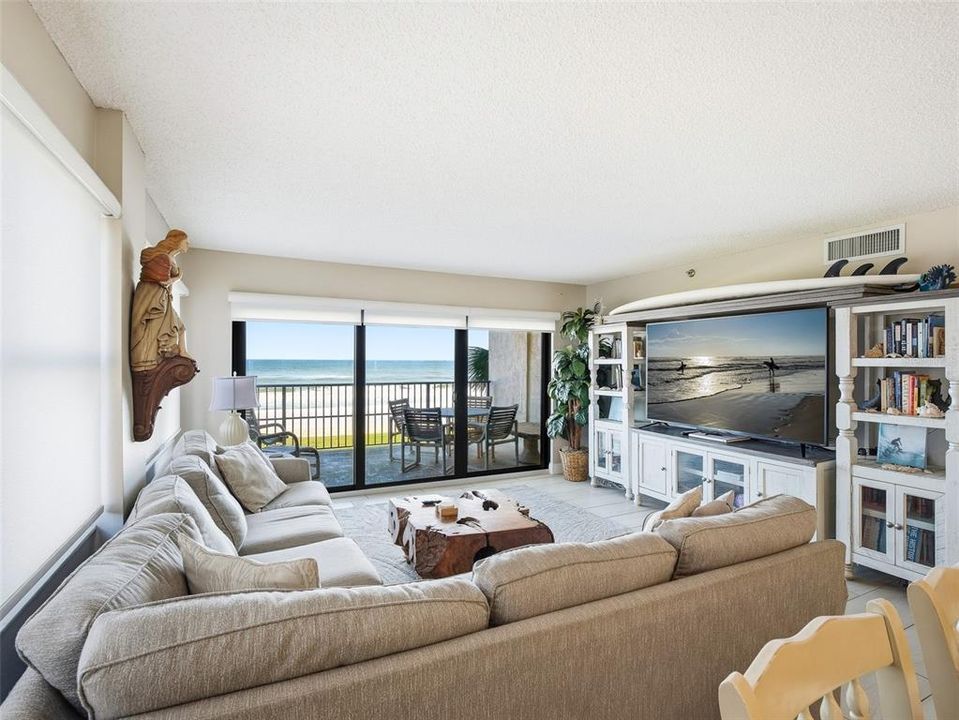 For Sale: $1,050,000 (3 beds, 3 baths, 1555 Square Feet)