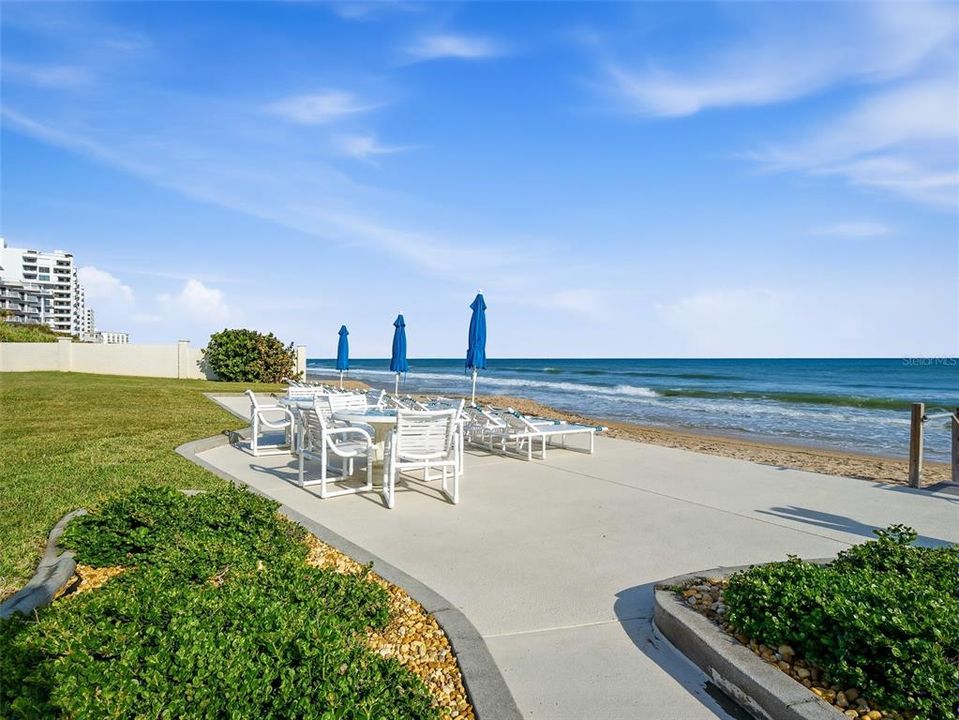 For Sale: $1,050,000 (3 beds, 3 baths, 1555 Square Feet)