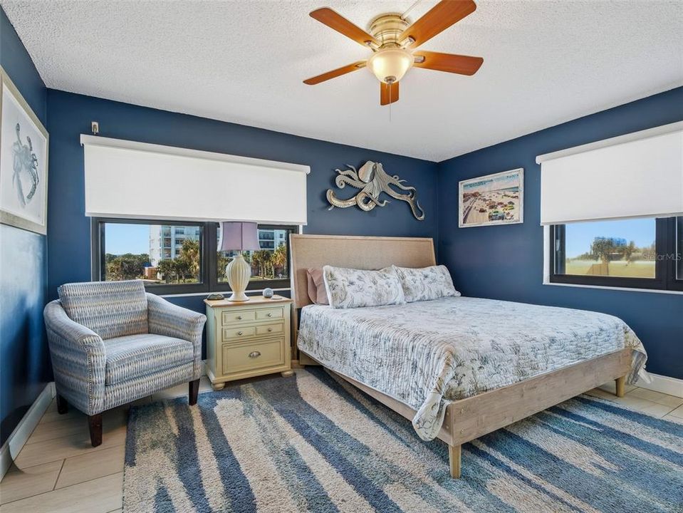 For Sale: $1,050,000 (3 beds, 3 baths, 1555 Square Feet)