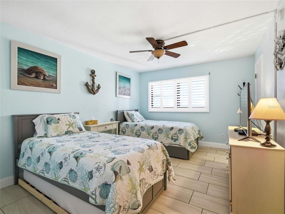 For Sale: $1,050,000 (3 beds, 3 baths, 1555 Square Feet)