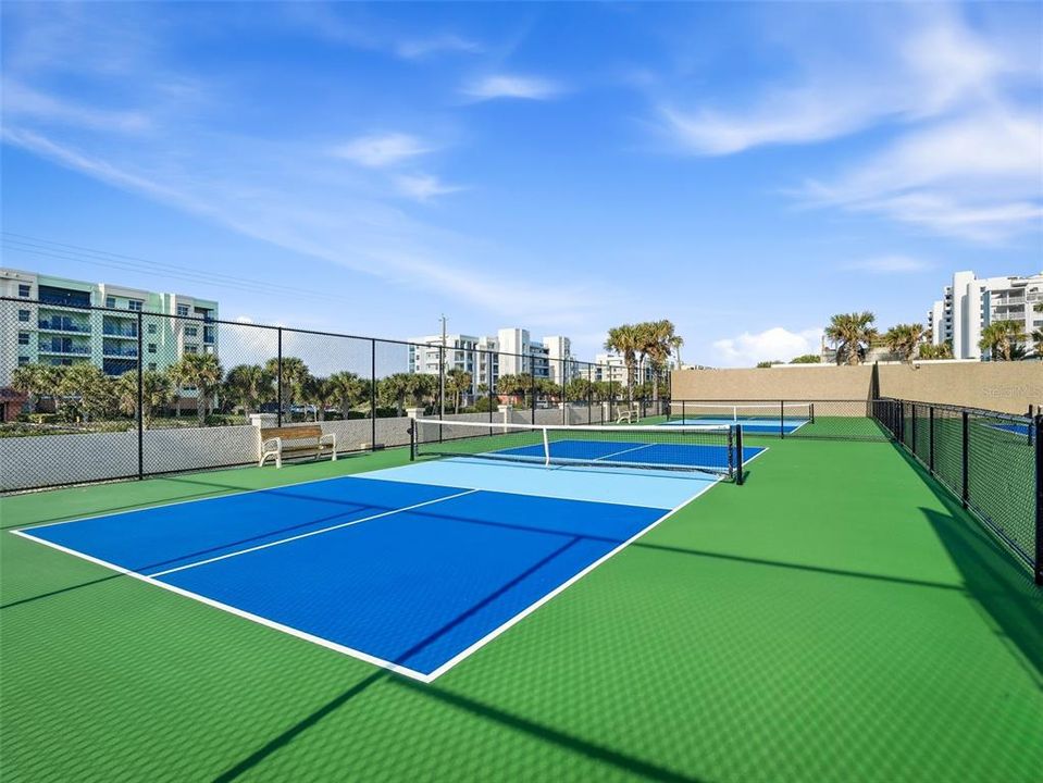 For Sale: $1,050,000 (3 beds, 3 baths, 1555 Square Feet)