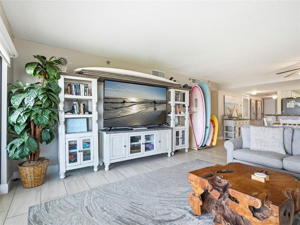 For Sale: $1,050,000 (3 beds, 3 baths, 1555 Square Feet)