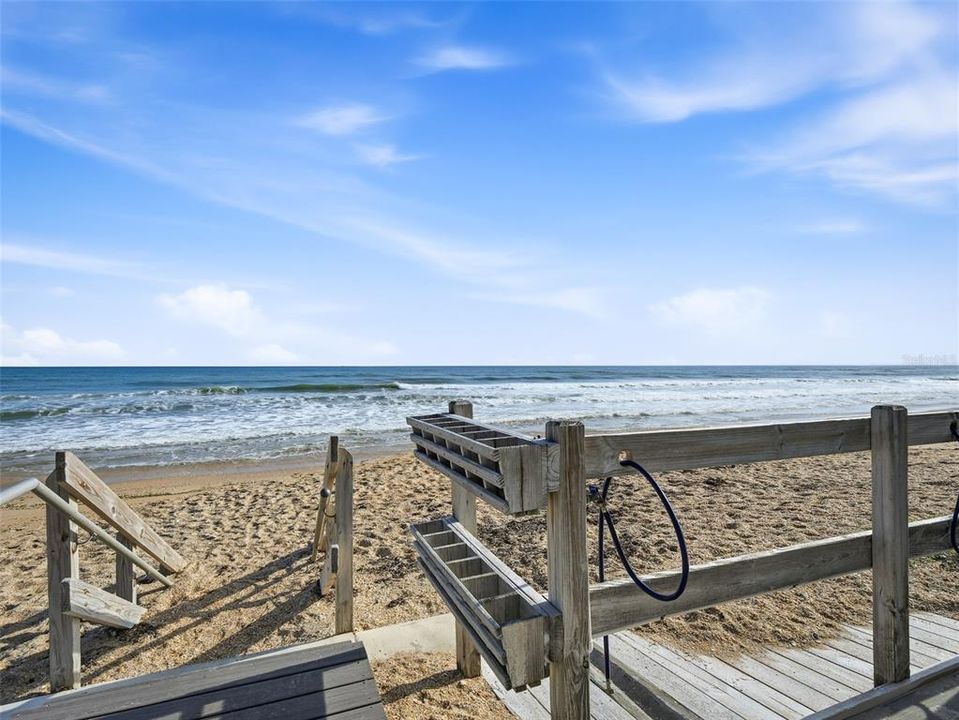 For Sale: $1,050,000 (3 beds, 3 baths, 1555 Square Feet)