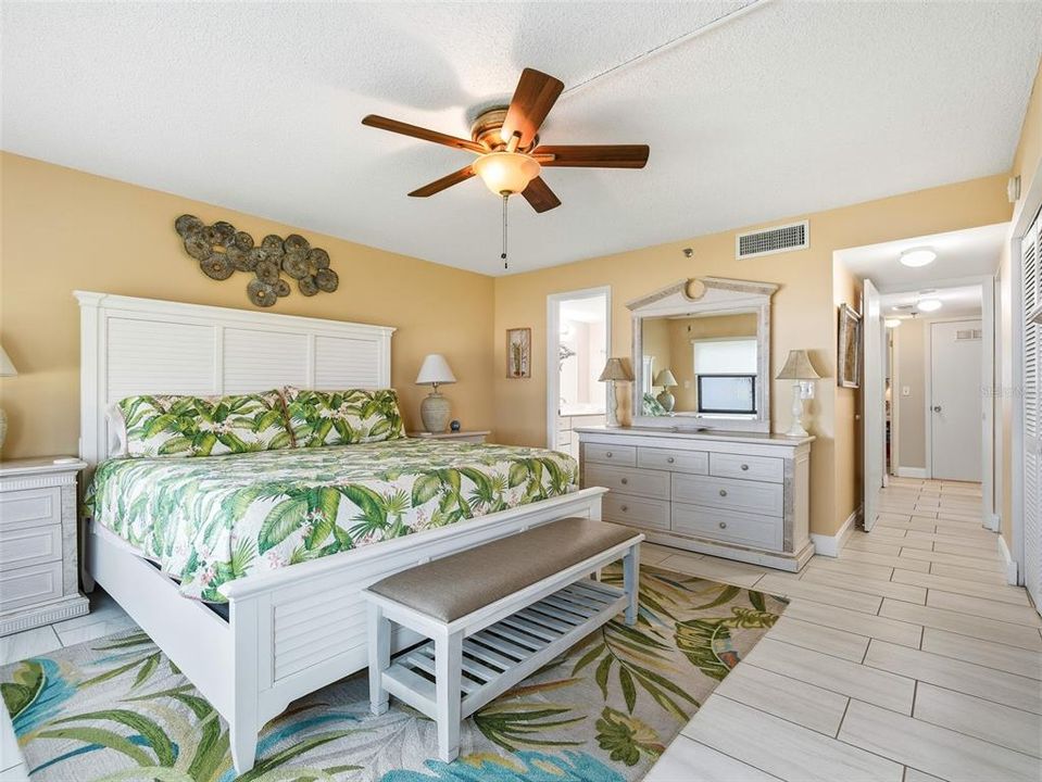 For Sale: $1,050,000 (3 beds, 3 baths, 1555 Square Feet)