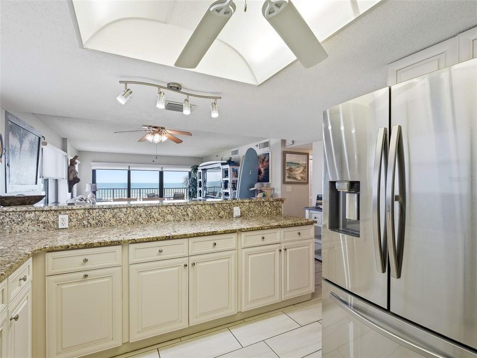 For Sale: $1,050,000 (3 beds, 3 baths, 1555 Square Feet)