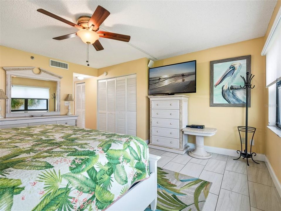 For Sale: $1,050,000 (3 beds, 3 baths, 1555 Square Feet)