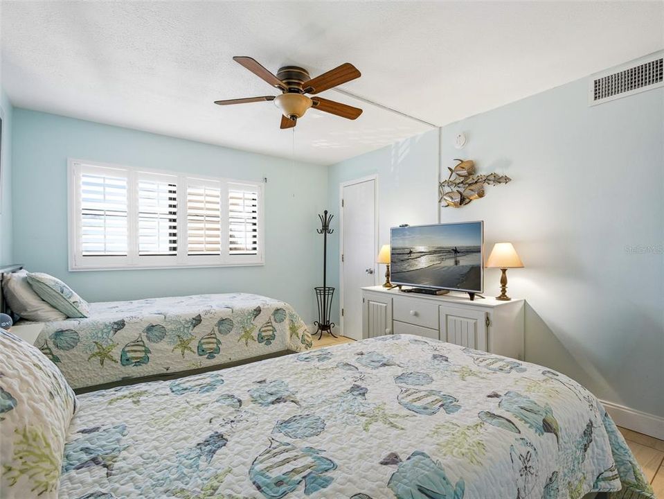 For Sale: $1,050,000 (3 beds, 3 baths, 1555 Square Feet)