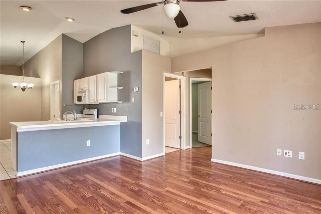 En Venta: $439,900 (3 camas, 2 baños, 1400 Pies cuadrados)