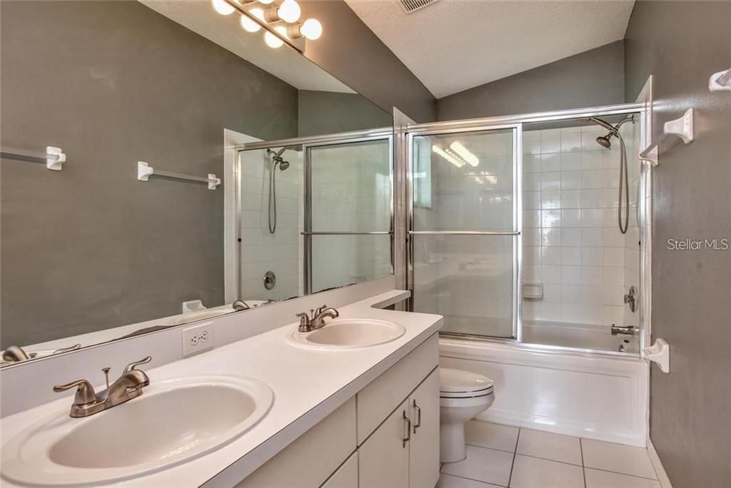 En Venta: $439,900 (3 camas, 2 baños, 1400 Pies cuadrados)