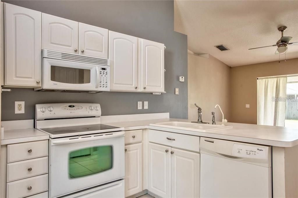 En Venta: $439,900 (3 camas, 2 baños, 1400 Pies cuadrados)