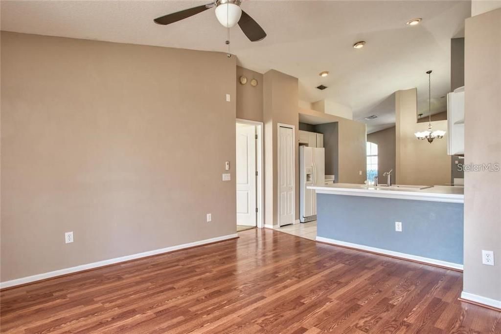 En Venta: $439,900 (3 camas, 2 baños, 1400 Pies cuadrados)