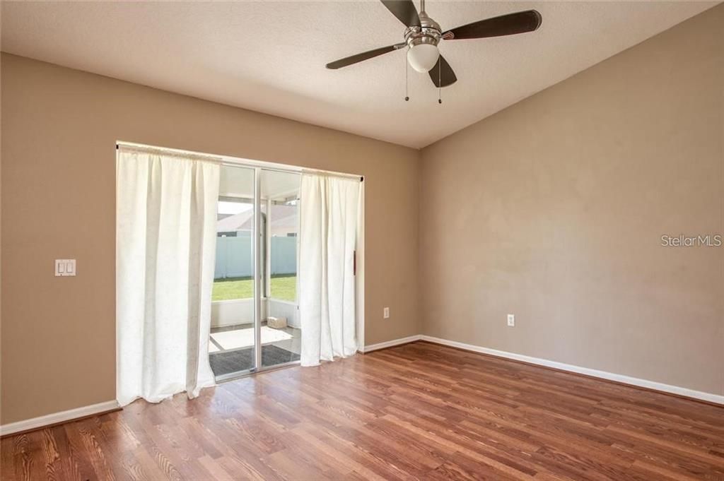 En Venta: $439,900 (3 camas, 2 baños, 1400 Pies cuadrados)