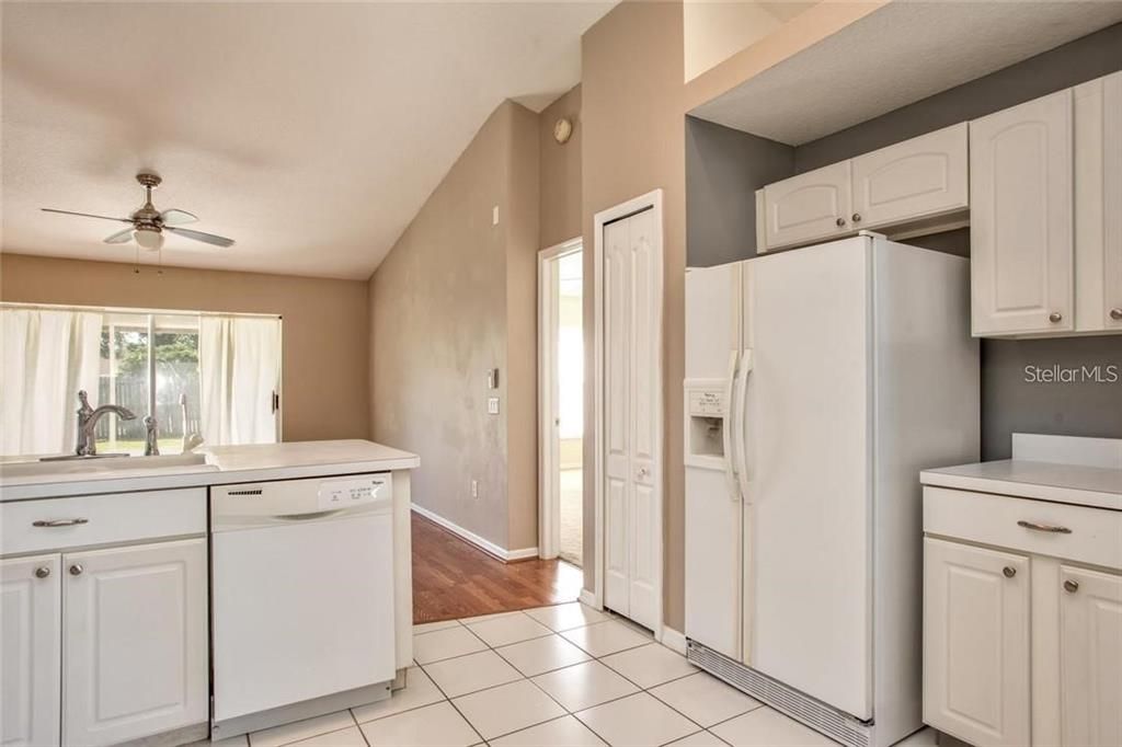 En Venta: $439,900 (3 camas, 2 baños, 1400 Pies cuadrados)