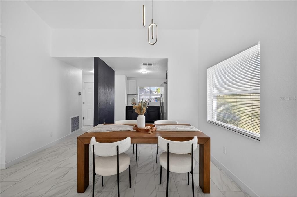 En Venta: $374,900 (3 camas, 2 baños, 1246 Pies cuadrados)