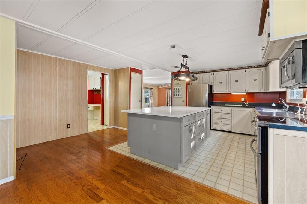 En Venta: $145,000 (2 camas, 2 baños, 1616 Pies cuadrados)