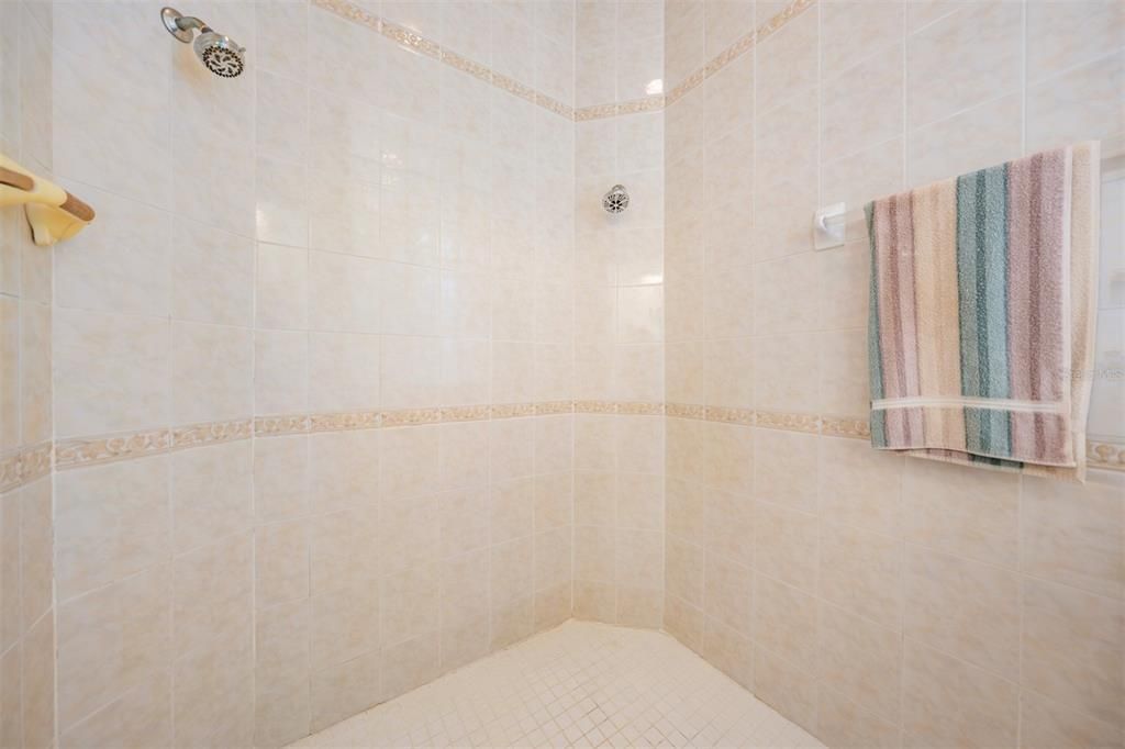 For Sale: $815,000 (4 beds, 3 baths, 2993 Square Feet)