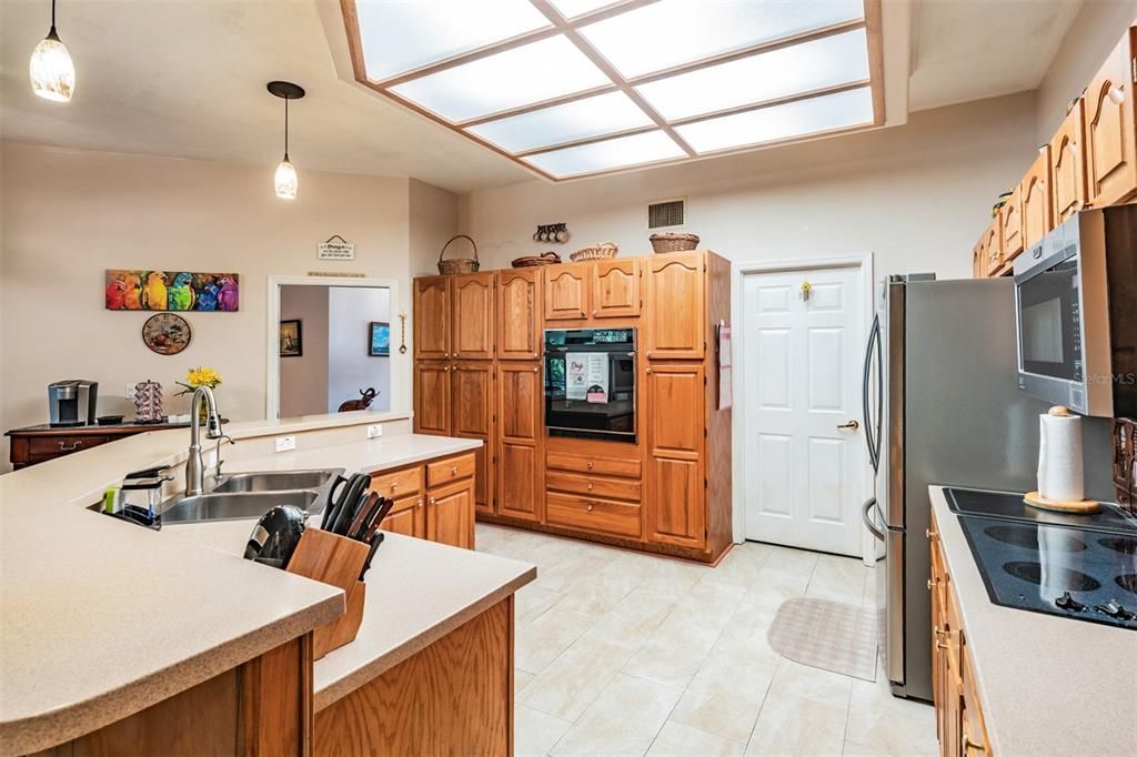 For Sale: $815,000 (4 beds, 3 baths, 2993 Square Feet)